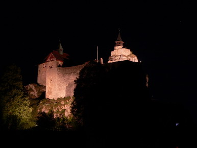 Burg bei Nacht